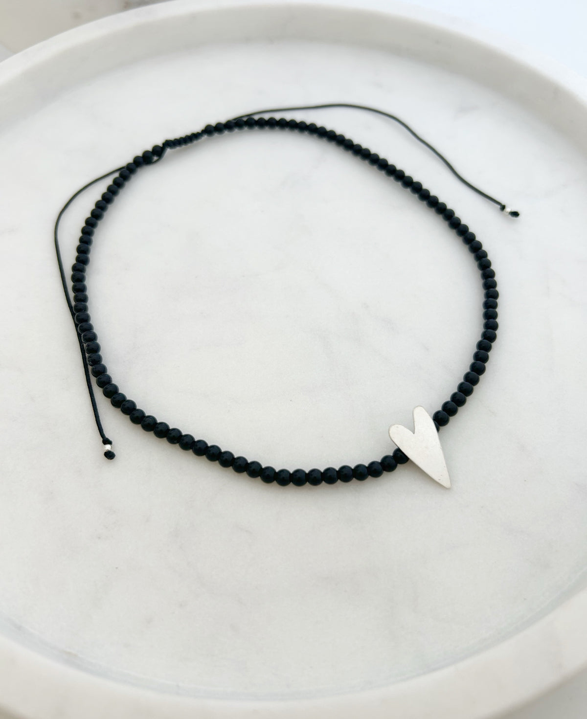 Collar Hilo Ajustable de Piedra Onix + Corazón hecho a mano de Plata 925.