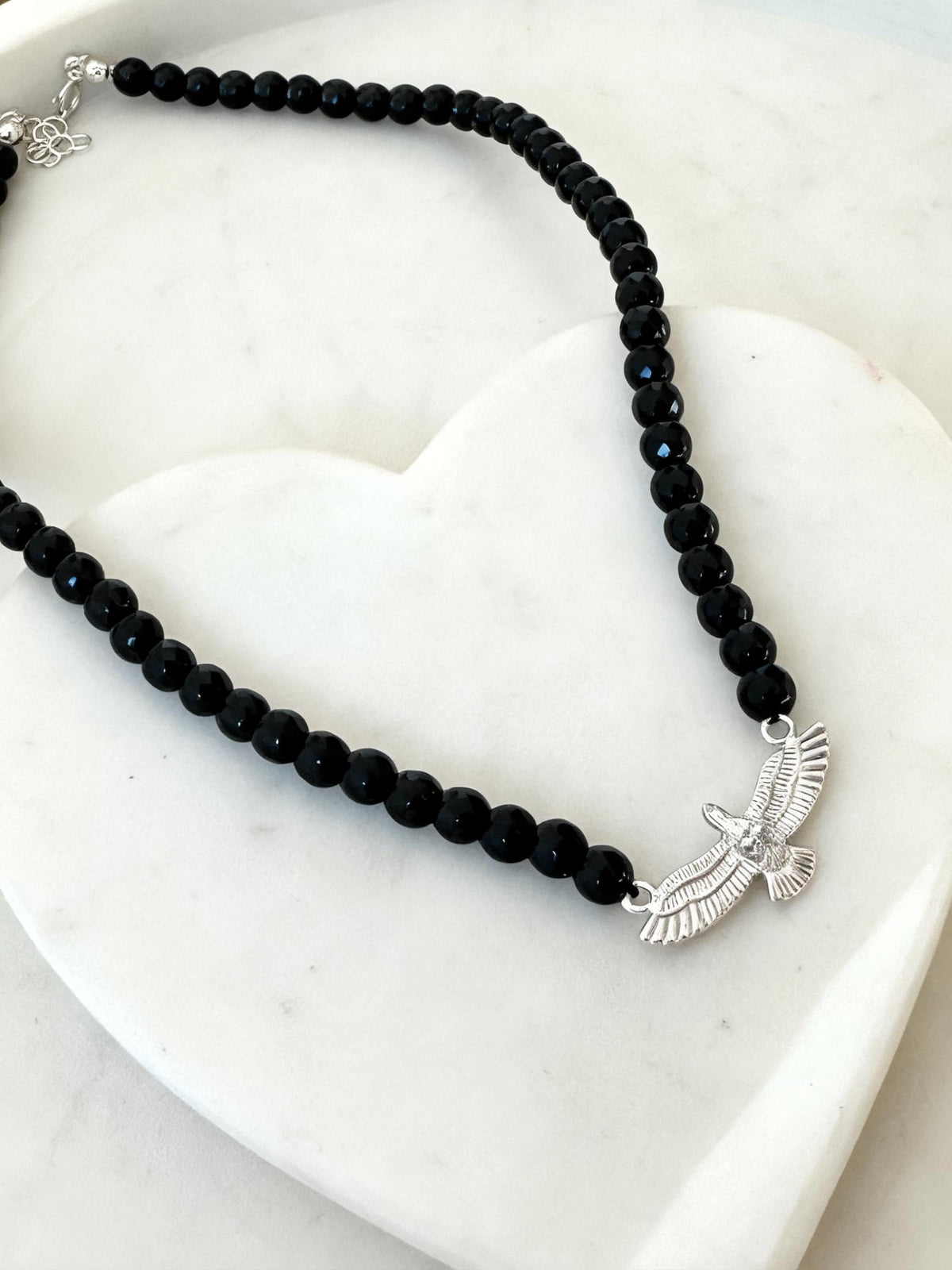 Collar de piedra ónix + águila de plata 950